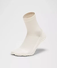 Unisex Find Your Balance Grip Quarter Socks