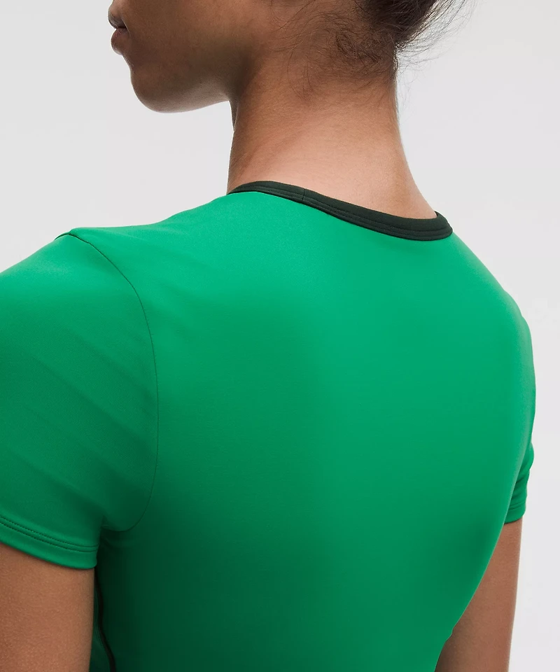 Tight-Fit Cropped Shelf-Bra T-Shirt *Light Support, B/C Cup