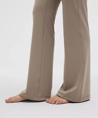Wunder Under SmoothCover High-Rise Bootcut Pant 34" | Women's Leggings/Tights