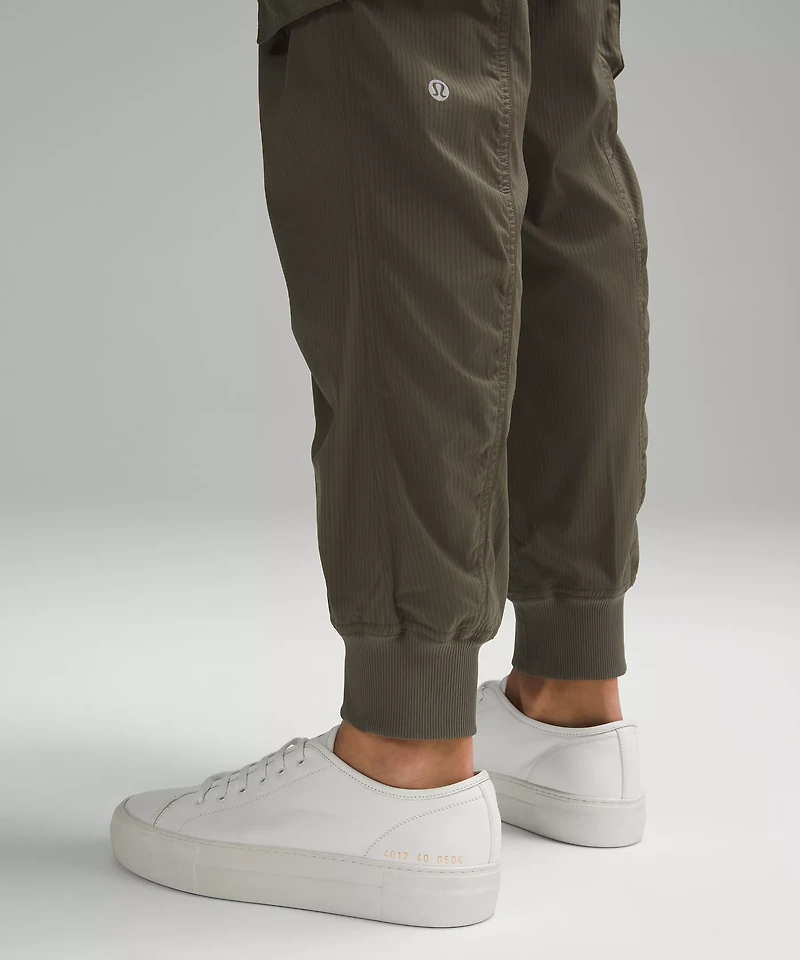 Dance Studio Relaxed-Fit Mid-Rise Cargo Jogger | Women's Joggers