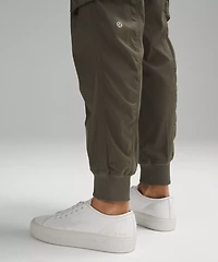 Dance Studio Relaxed-Fit Mid-Rise Cargo Jogger | Women's Joggers