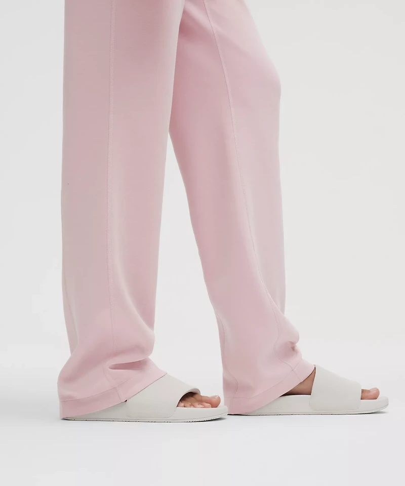 Softstreme High-Rise Straight-Leg Pant *Regular