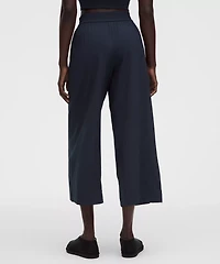 Breezily Mid-Rise Cropped Pant