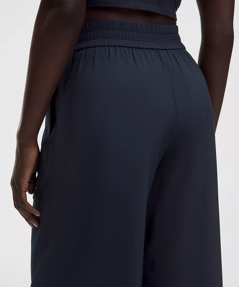 Breezily Mid-Rise Cropped Pant