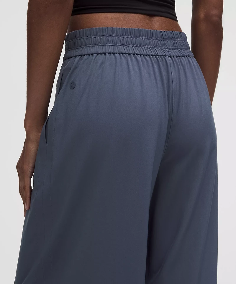 Breezily Mid-Rise Cropped Pant