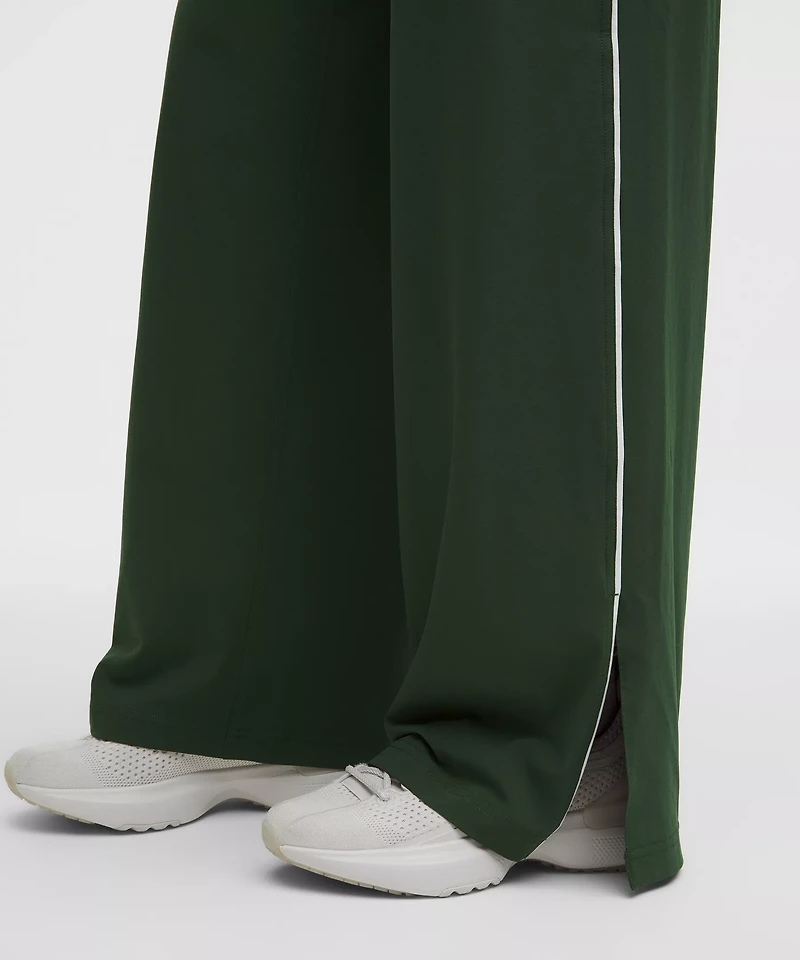 Court Rival Wide-Leg Track Pant *Regular