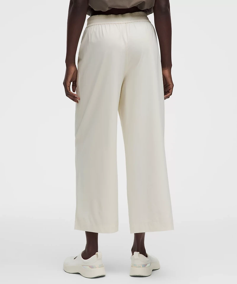 Breezily Mid-Rise Cropped Pant
