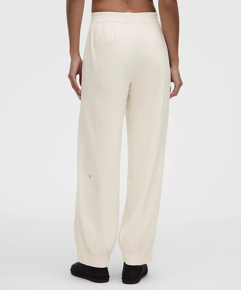 Define High-Rise Swift Jogger *Regular