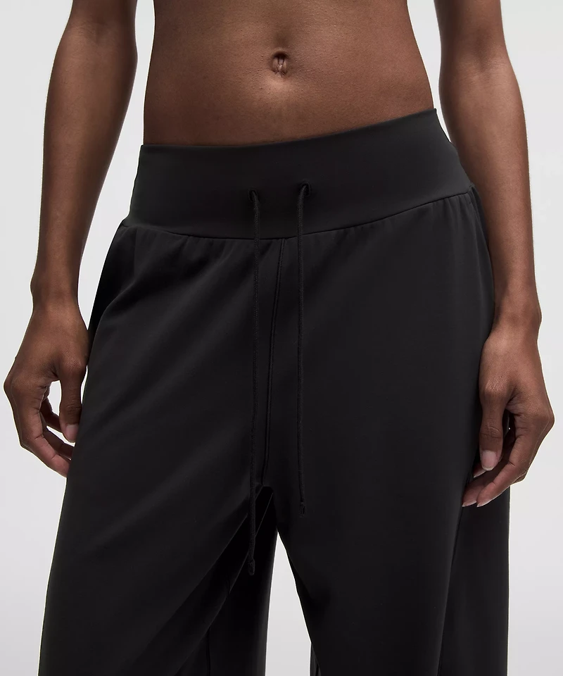 Groove Low-Rise Relaxed Cinch Pant *Short