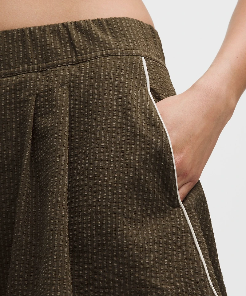 Seersucker WovenAir High-Rise Pleated Short 3.5"