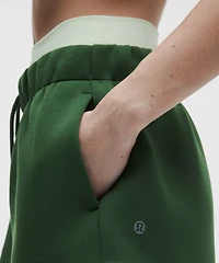 Sleek Spacer Mid-Rise Short 3.5"