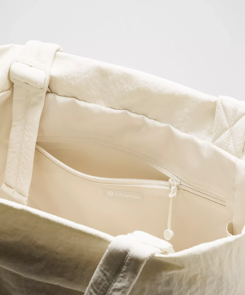 On My Level Carryall Tote Bag 27.5L | Women's Bags,Purses,Wallets