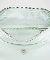 City Essentials Shoulder Bag 4L