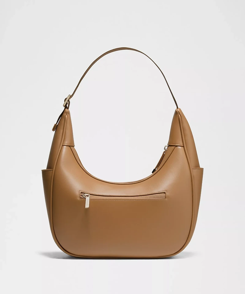 City Essentials Shoulder Bag 4L *Smooth Leather Alternative