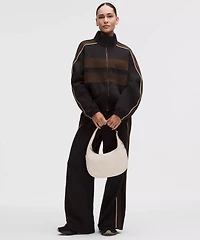 City Essentials Shoulder Bag 4L