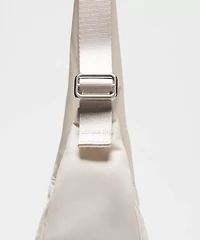 City Essentials Shoulder Bag 4L