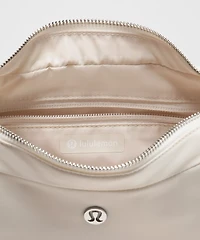 City Essentials Shoulder Bag 4L