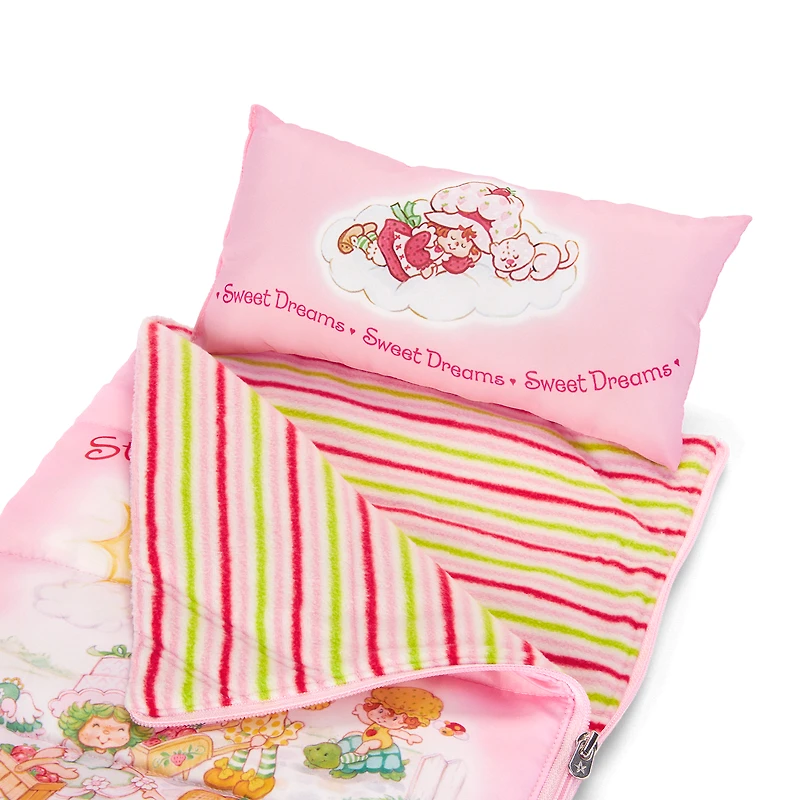 Courtney’s™ Strawberry Shortcake™ Sleepover Bundle (Historical Characters)