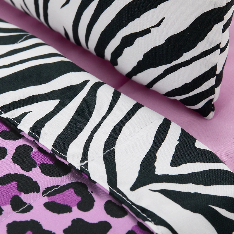 Nicki’s™ Bed & Animal-Print Bedding Set for 18-inch Dolls (Historical Characters