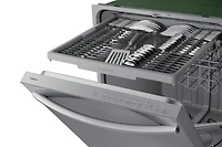 51 dBA Fingerprint-resistant Dishwasher with 3rd Rack | Samsung Canada