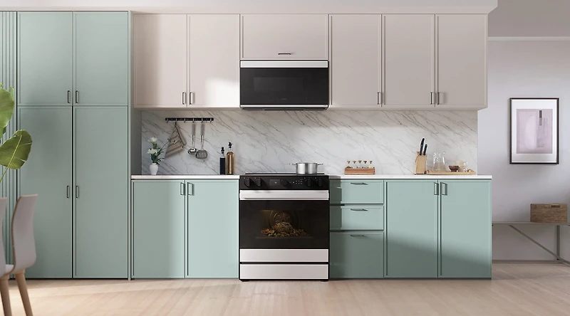 6.3 cu.ft. Electric Slide-In Range with Oven Camera