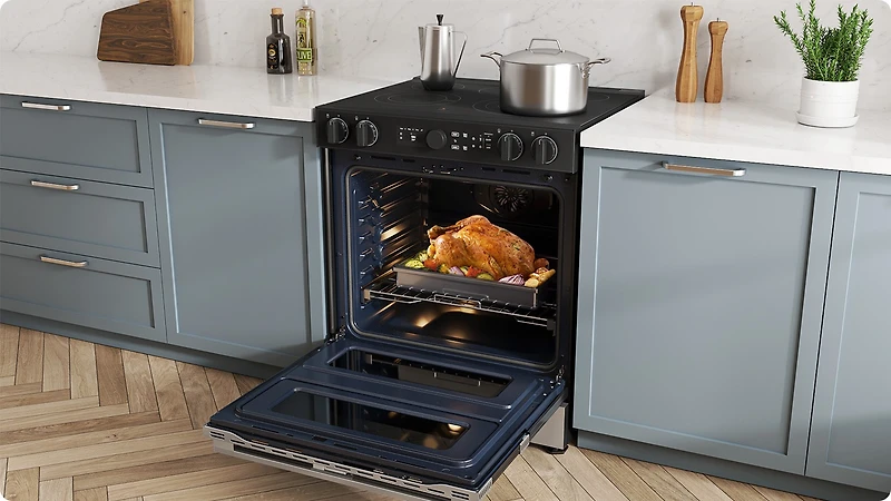 6.3 cu.ft. Electric Slide-In Dual Door Range with Illuminated Knobs | Samsung Canada