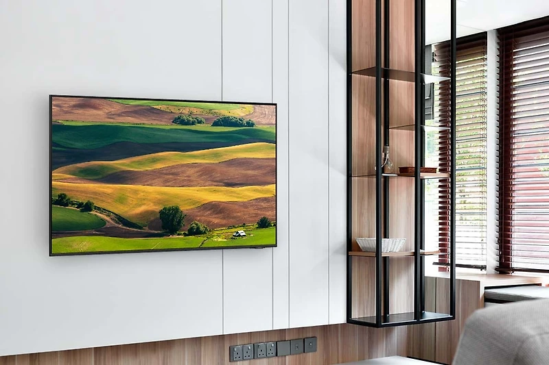 65" Crystal UHD 4K Smart TV AU8000