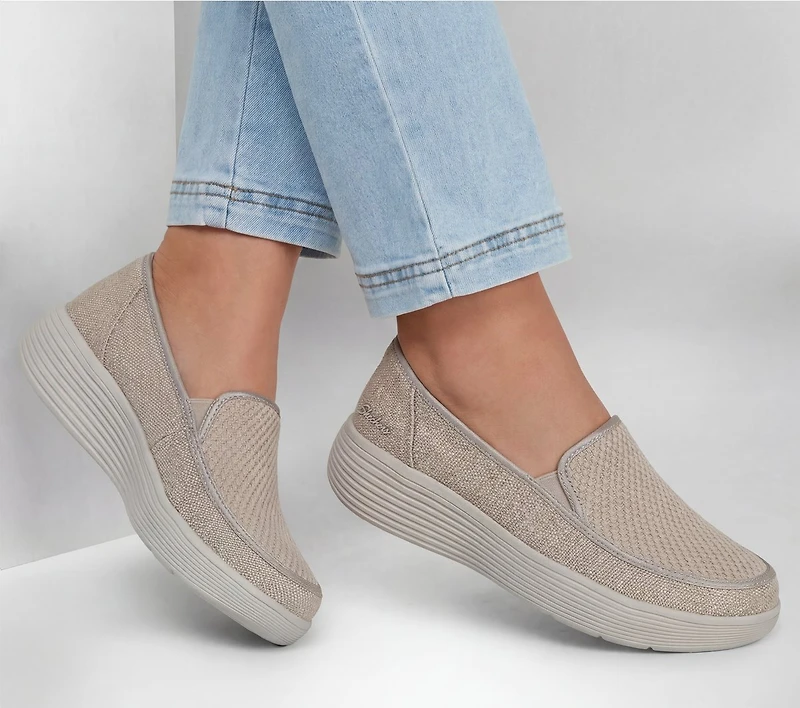 Relaxed Fit: Arch Fit Laguna - Sunday Walk