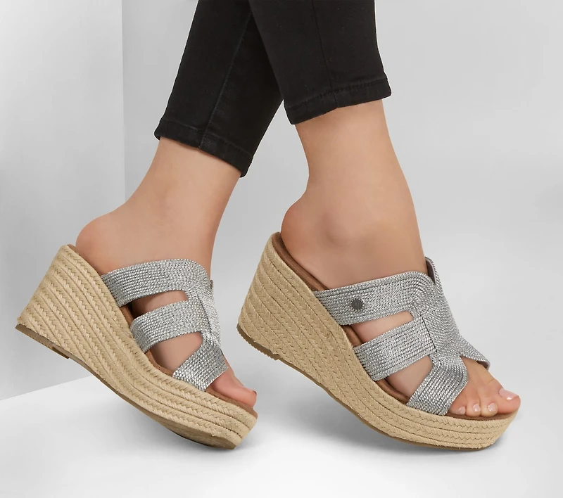 Martha Stewart: Iris - Unstoppable