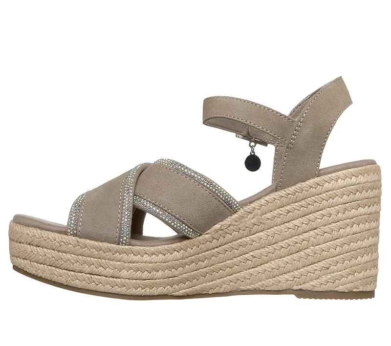 Martha Stewart: Iris - Modest Queen