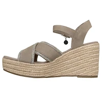 Martha Stewart: Iris - Modest Queen