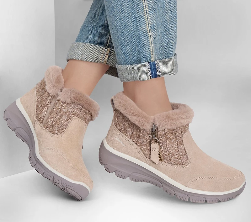 Relaxed Fit: Easy Going - Cozy Inn