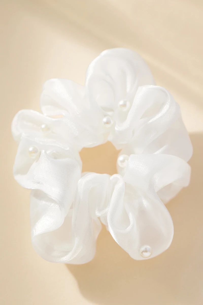 To Have & To Hold Your Hair Back Pearl Scrunchie