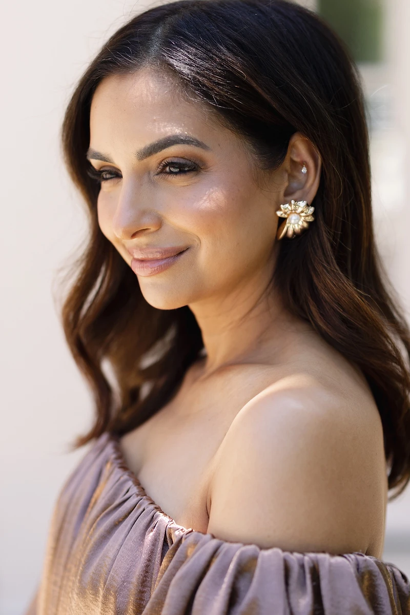 @heynasreen Pearl Shell Post Earrings