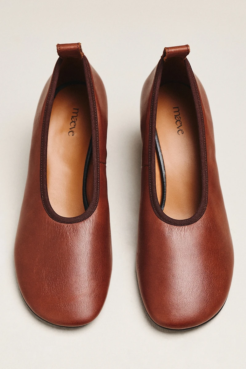 Glove Round-Toe Pumps