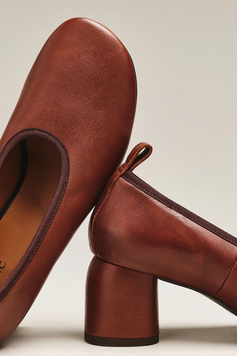 Glove Round-Toe Pumps