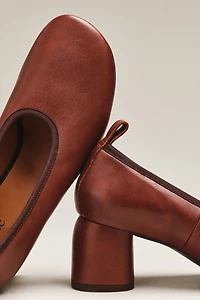 Glove Round-Toe Pumps