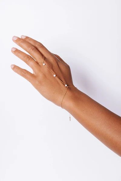Set & Stones Bobbi Pearl Hand Chain