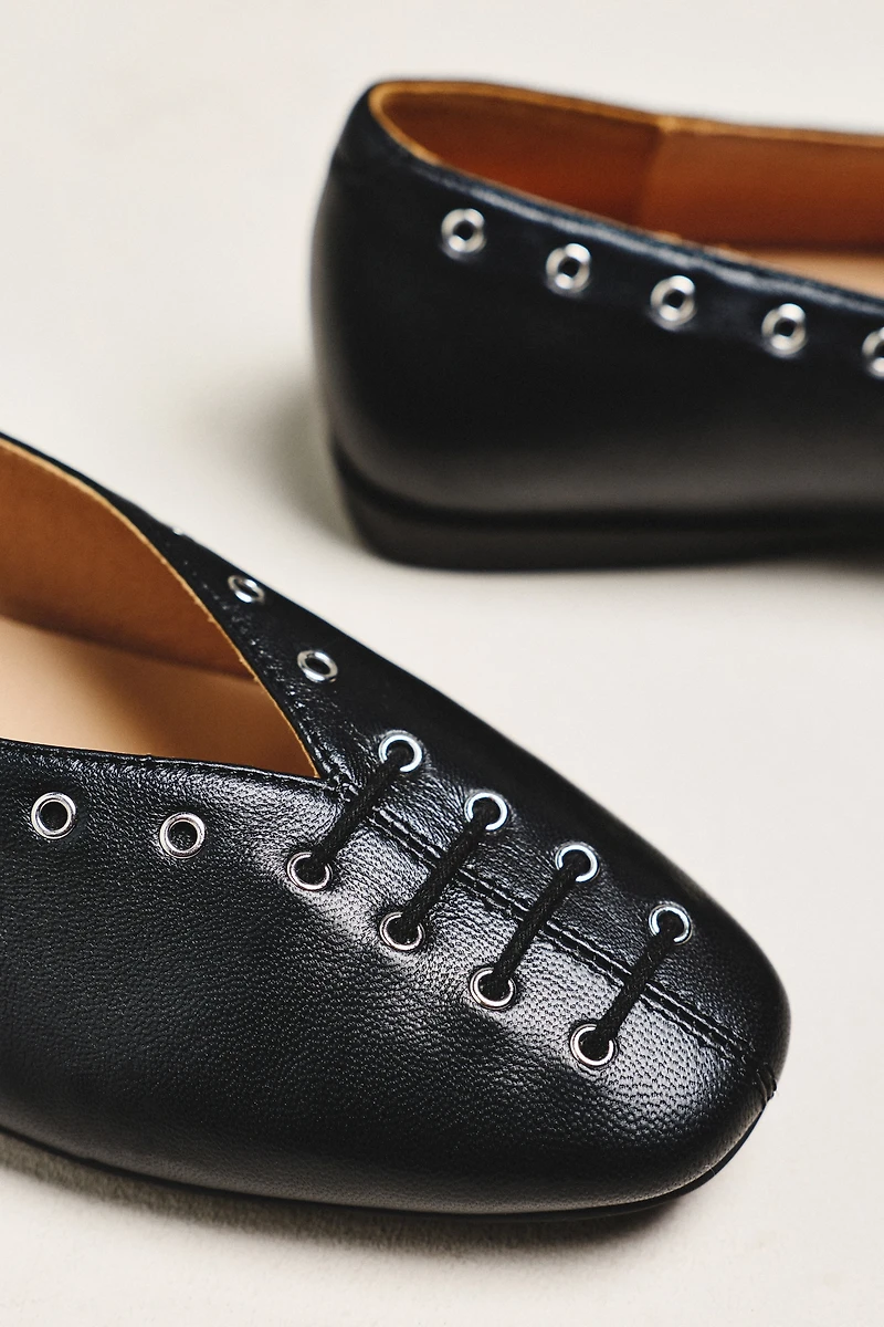 Silent D Lonny Grommet Lace-Up Flats