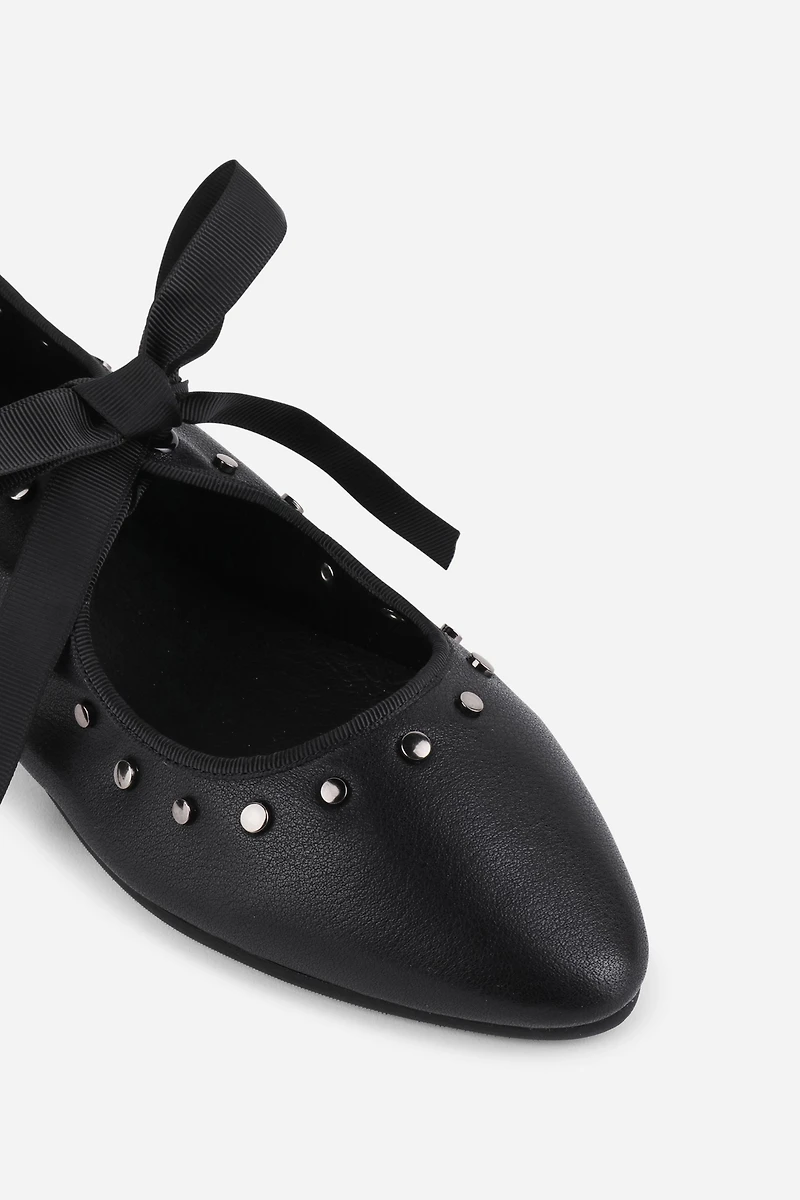 Intentionally Blank Peak Ribbon-Tie Ballet Flats