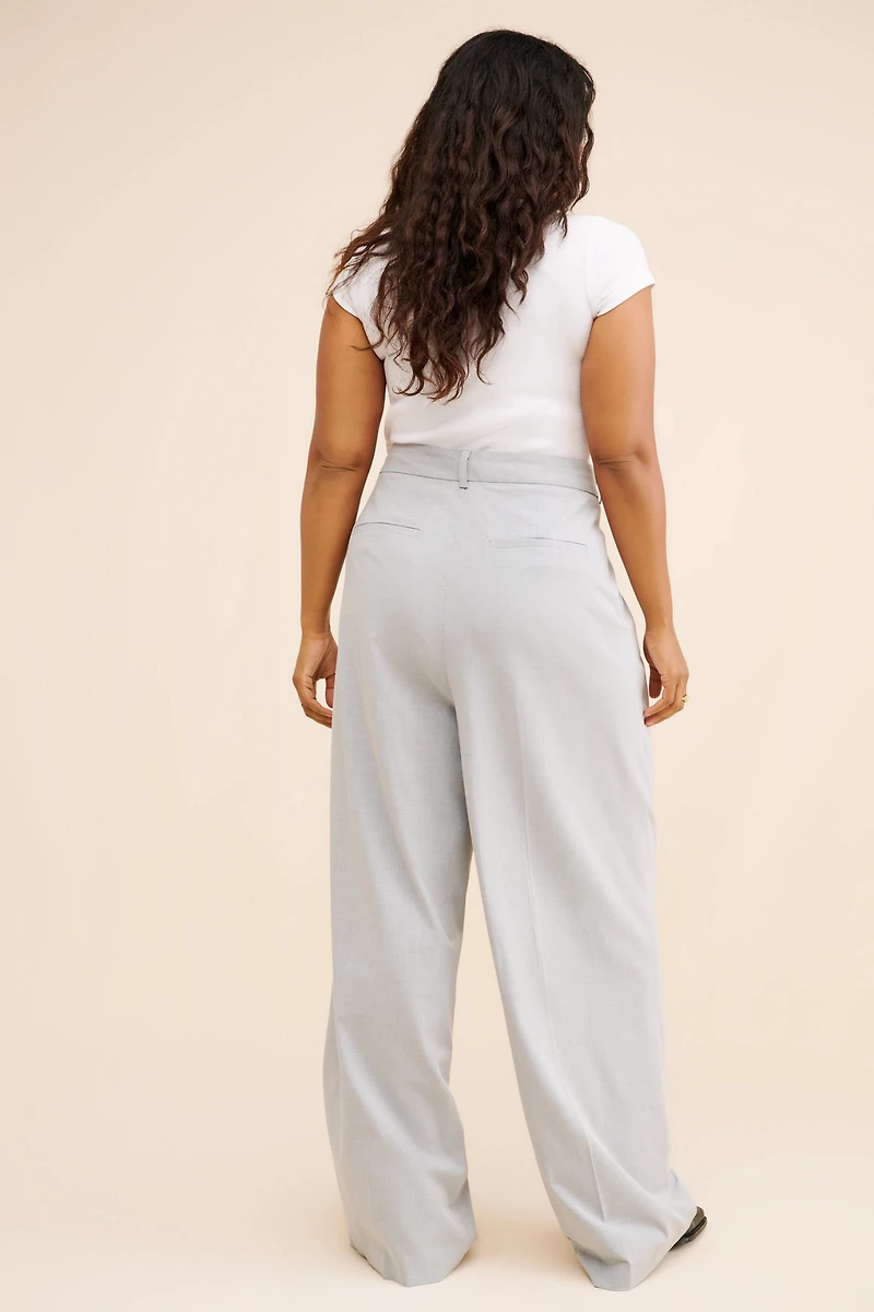 Good American Suiting 90's Pleated Wide Leg Pants