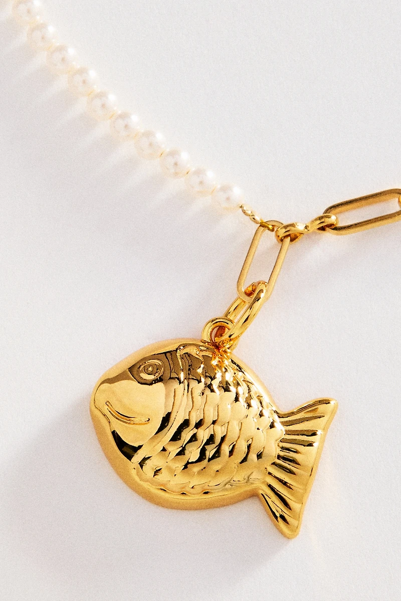 Timeless Pearly Fish Pendant Pearl Necklace