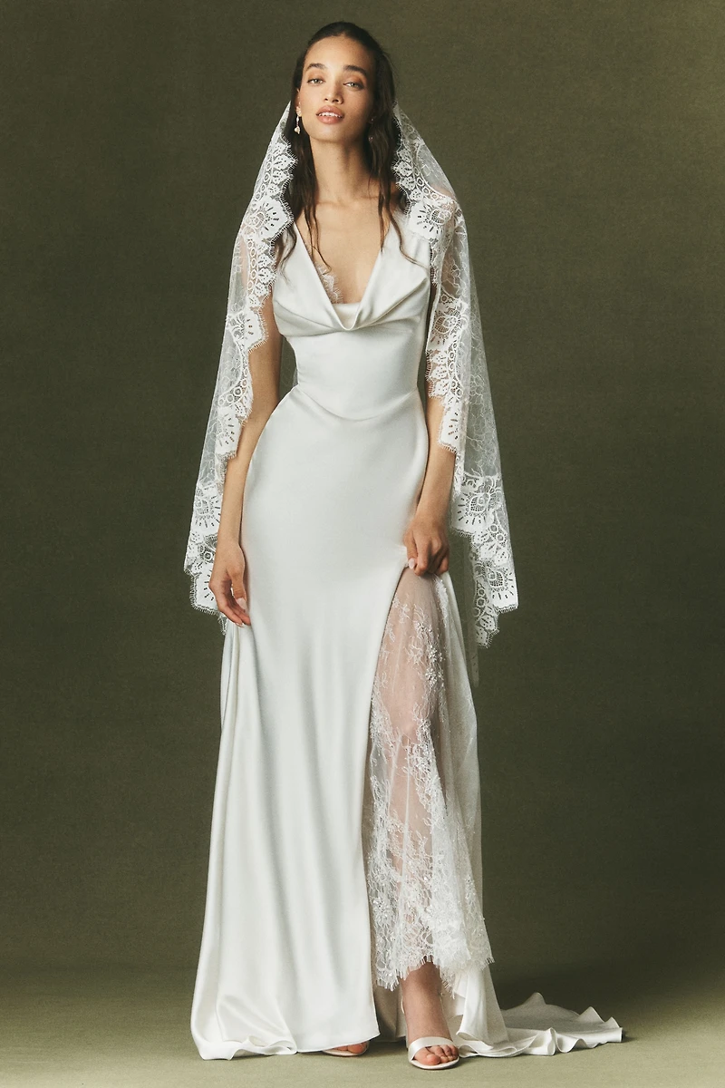 Watters Mantilla Lace Fingertip Veil