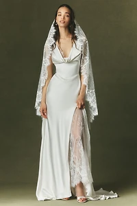 Watters Mantilla Lace Fingertip Veil