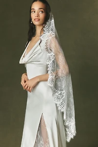 Watters Mantilla Lace Fingertip Veil