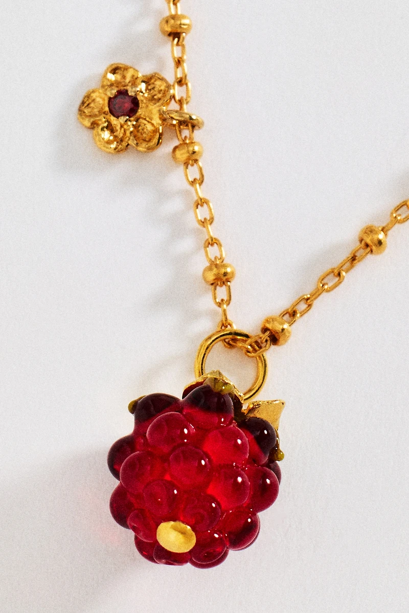 10 DECOART Romeo and Julia Pendant Necklace
