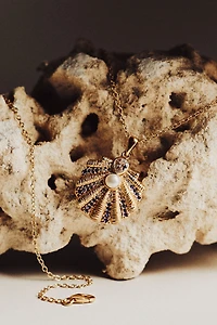 Oceanus Shell Queen Necklace
