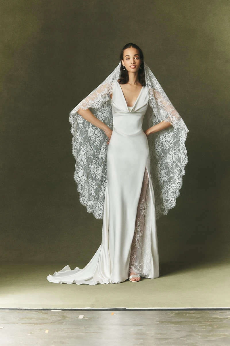 Watters Fingertip Lace Veil