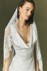 Watters Fingertip Lace Veil