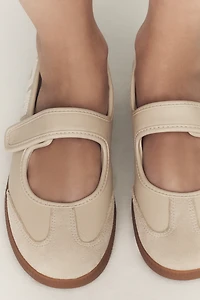 Back 70 Aya Mary Jane Sneakers